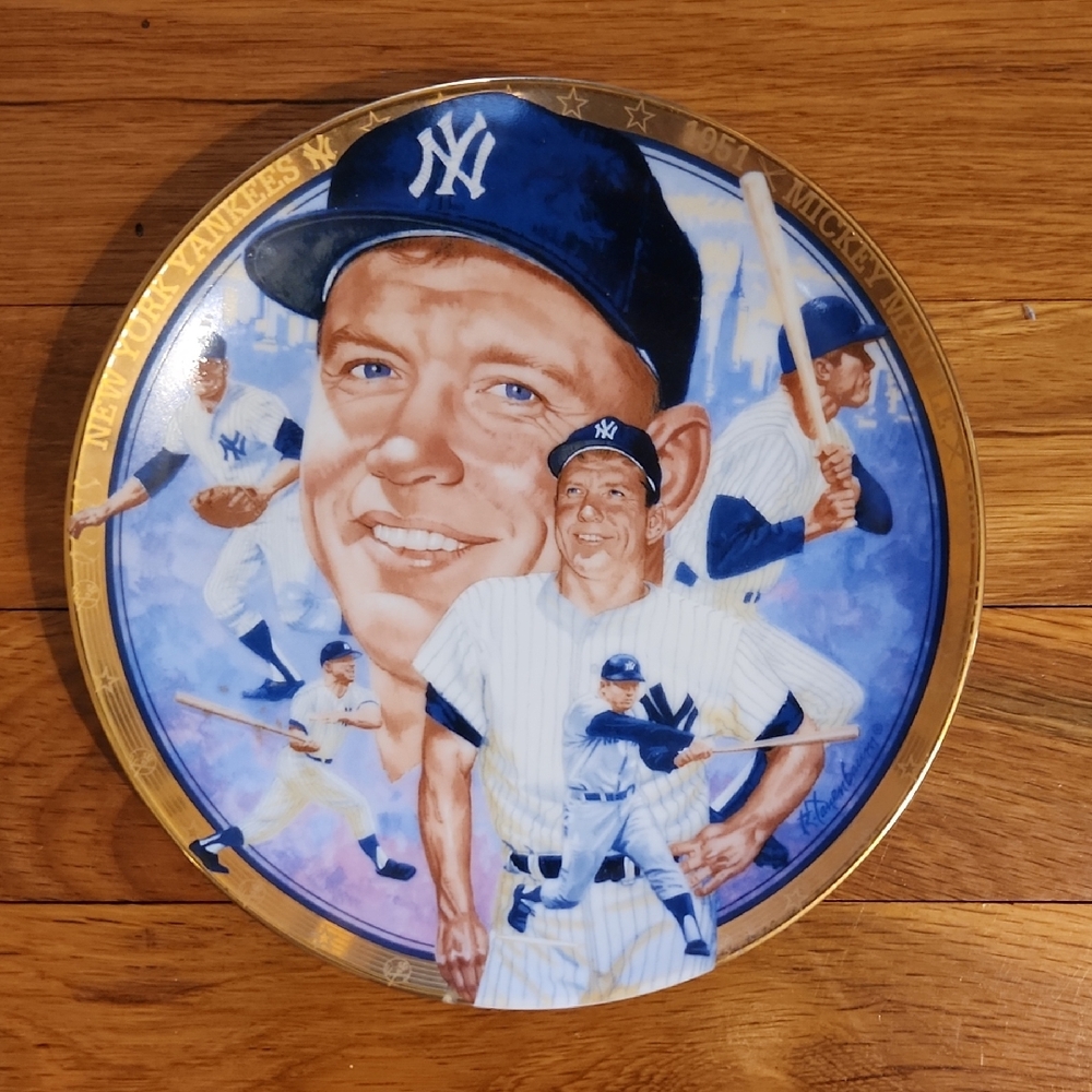 Vintage 1982 New York Yankees Blue & White Decorative Wall Plate